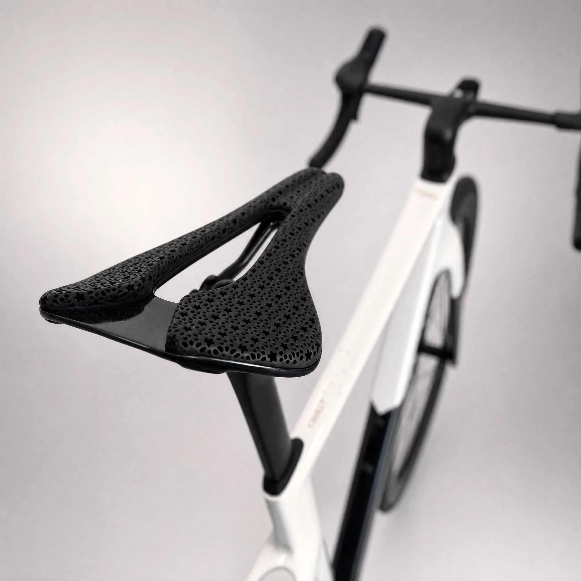 PYRMON Carlit · 3D-printed carbon saddle